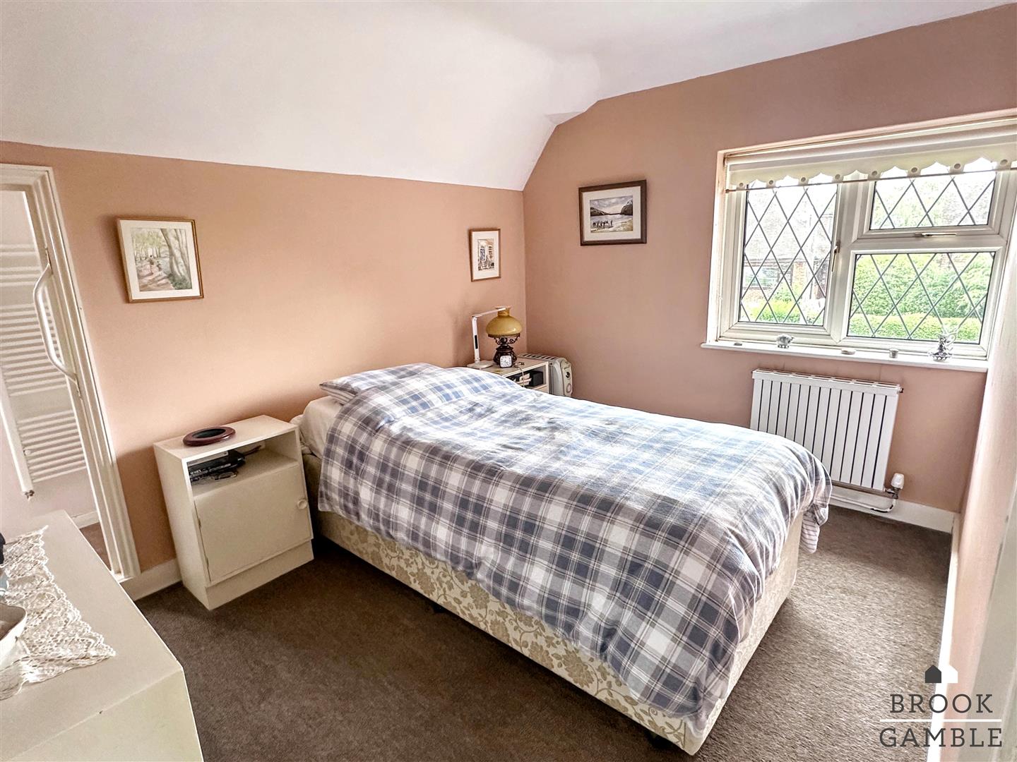 2 Bedroom House. Church Street in Eastbourne,  20